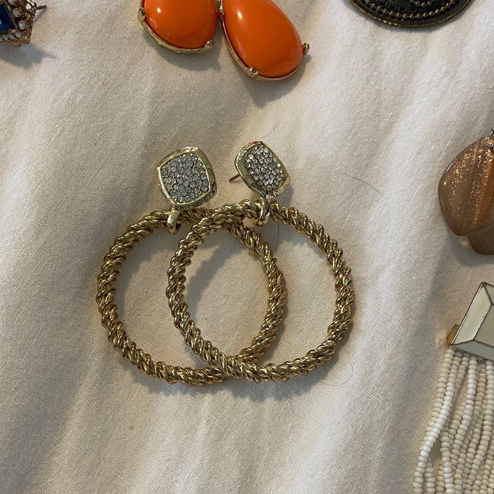 Earring Set - Picture 5 of 16